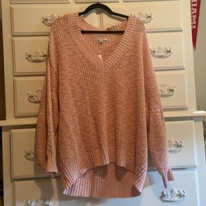 AMERICAN EAGLE V NECK SWEATER
